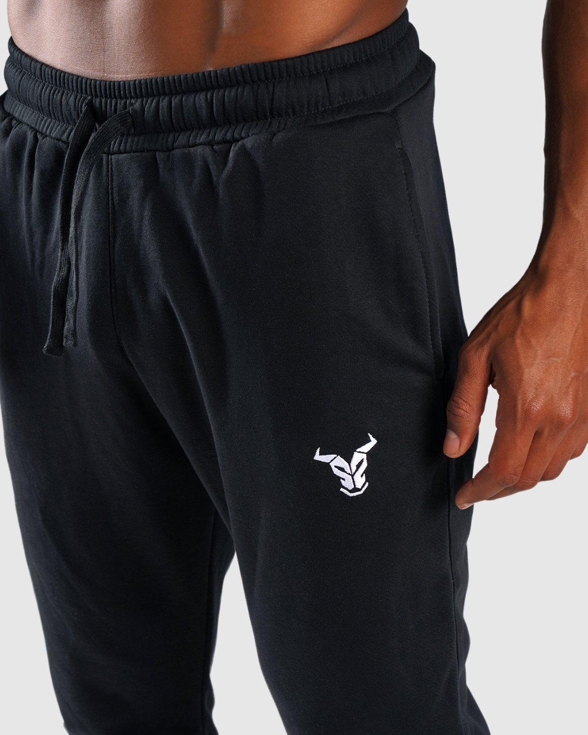 ايسنشال جوغر - أسود