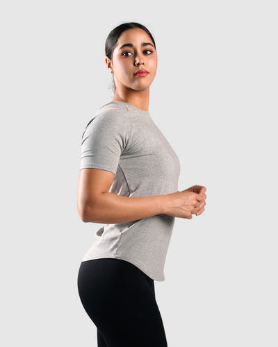 ايسنشال تيشيرت للنساء - رمادي