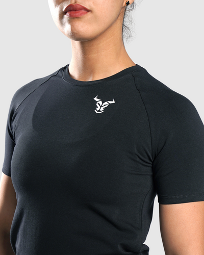 ايسنشال  تي شيرت للنساء - أسود