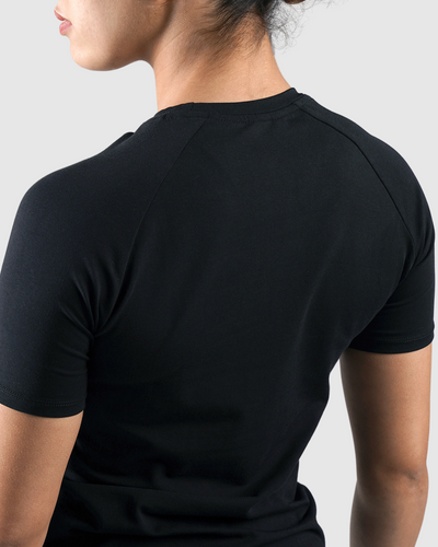 ايسنشال  تي شيرت للنساء - أسود