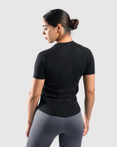 ايسنشال  تي شيرت للنساء - أسود