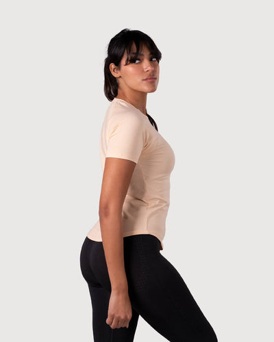 ايسنشال تي شيرت للنساء  - كريمي