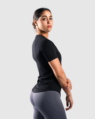 ايسنشال  تي شيرت للنساء - أسود