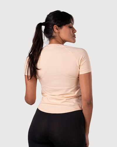 ايسنشال تي شيرت للنساء  - كريمي