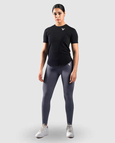 ايسنشال  تي شيرت للنساء - أسود